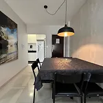 POS002 - APTO NOVO, 2 Quartos com Ar Condicionado, Super Completo, ao lado do Shop Atlântico e Garagem